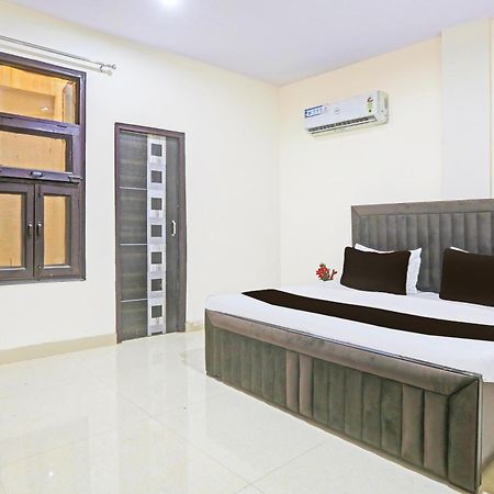 Hotel O Redbull Inn Gurgaon Bagian luar foto