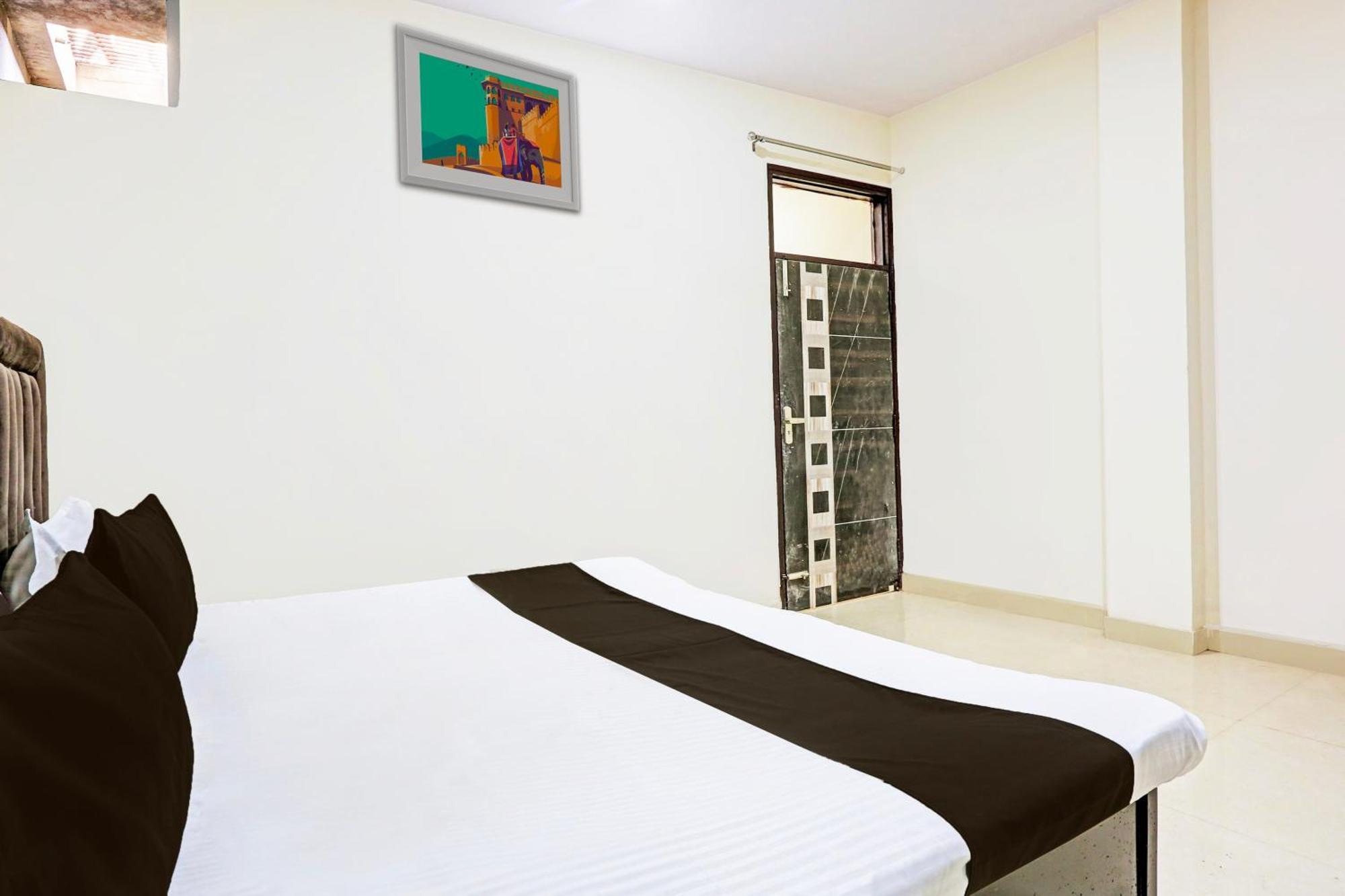 Hotel O Redbull Inn Gurgaon Bagian luar foto