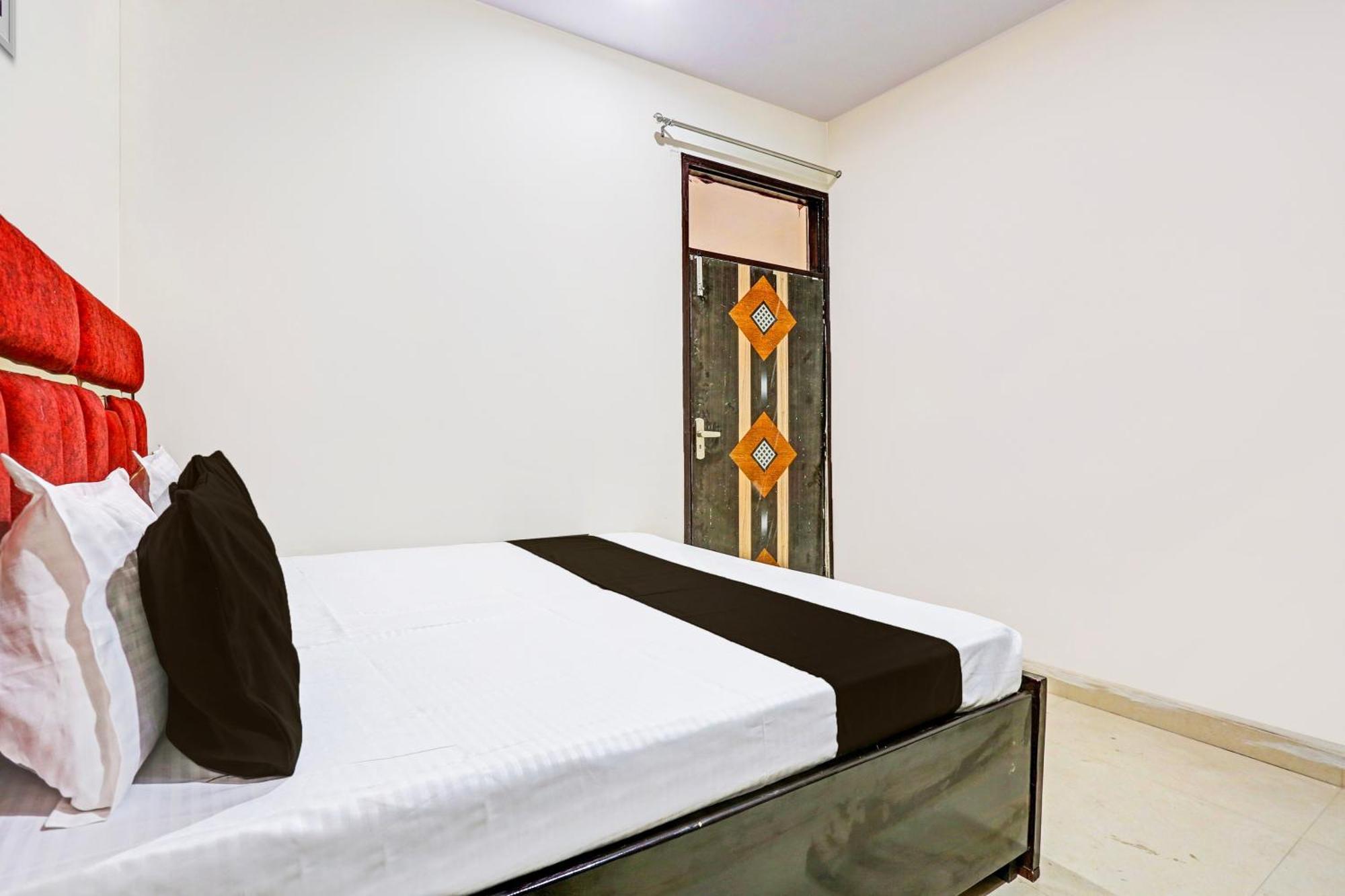 Hotel O Redbull Inn Gurgaon Bagian luar foto