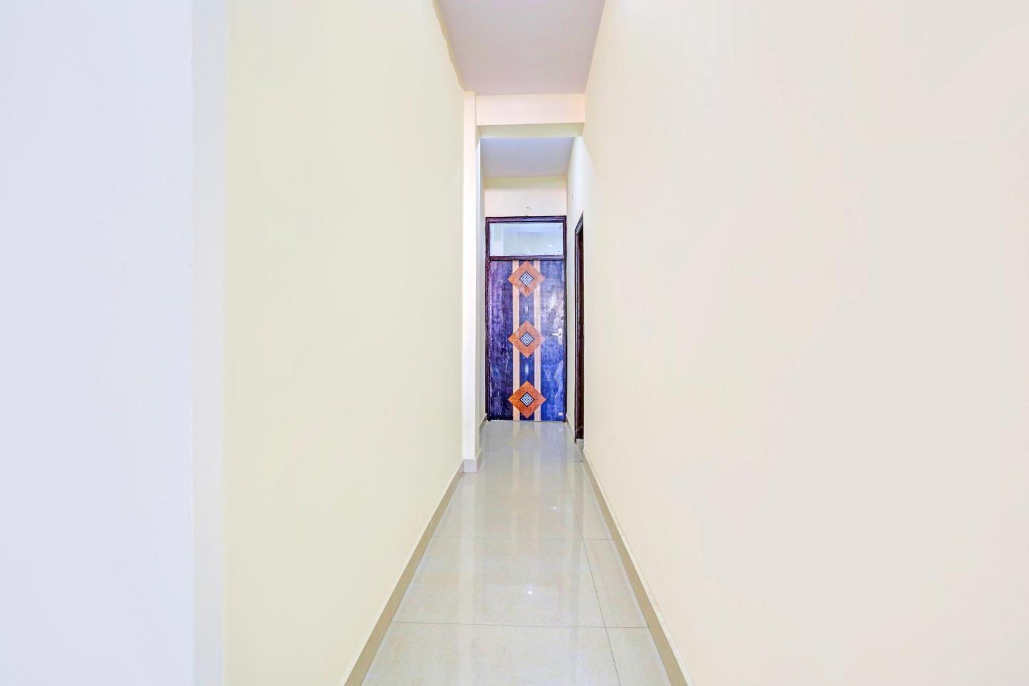 Hotel O Redbull Inn Gurgaon Bagian luar foto