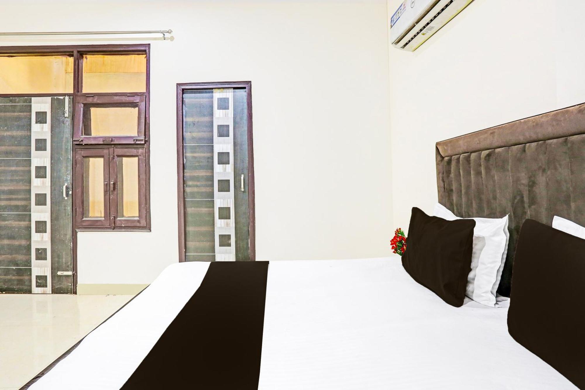 Hotel O Redbull Inn Gurgaon Bagian luar foto
