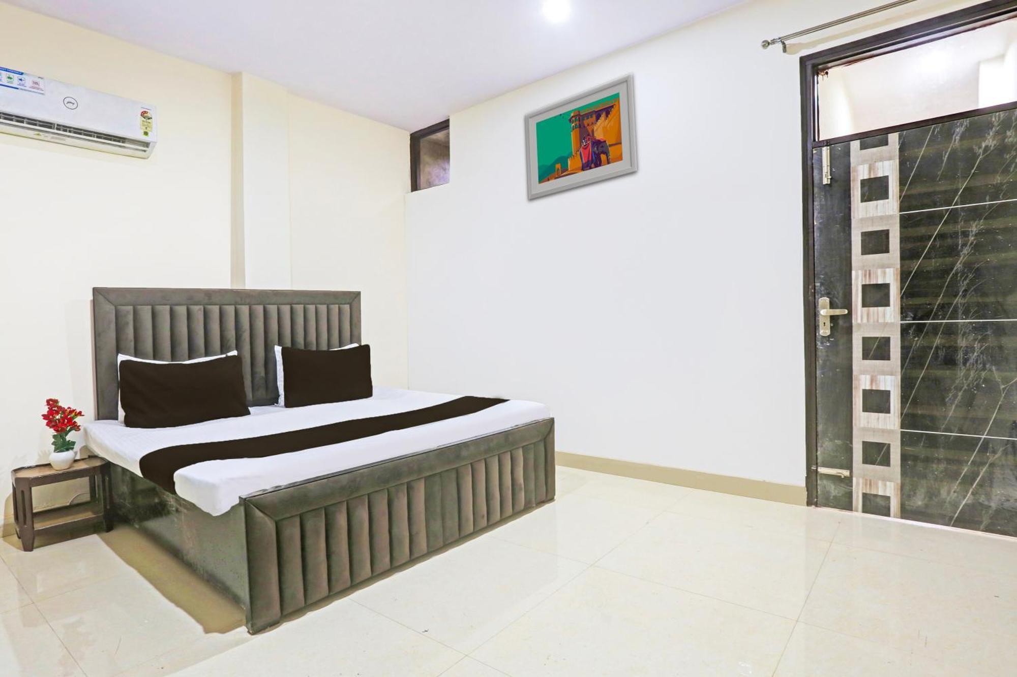 Hotel O Redbull Inn Gurgaon Bagian luar foto